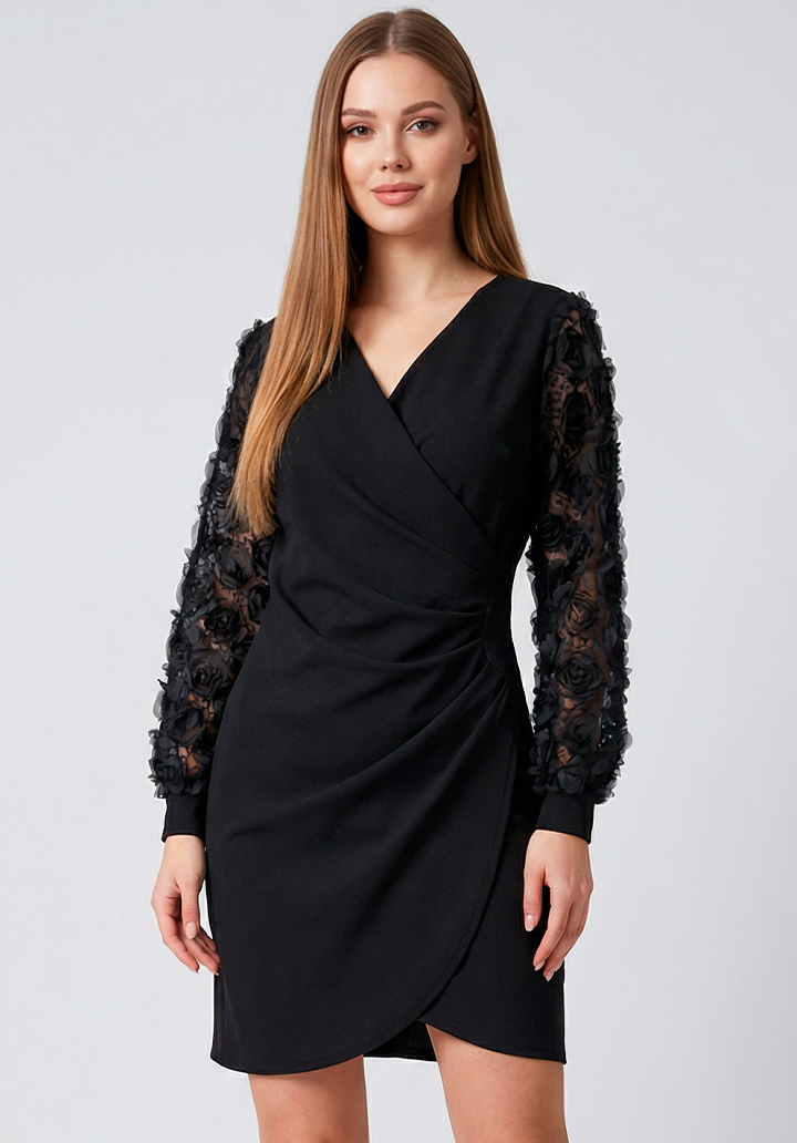 Siyah Kruvaze Yaka Kolları Tül Kabartma Çiçekli Krep Kumaş Mini Elbise
