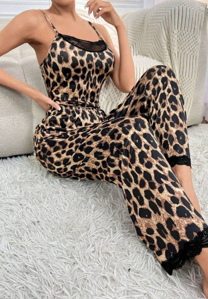 Kadın İp Askılı Yakası Dantelli Bluz Ve Pijama Sandy İkili Takım 