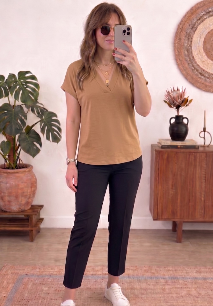 Kadın Viskon V Yaka Kısa Kollu Basic Rahat Kalıp Bluz - Camel - 2