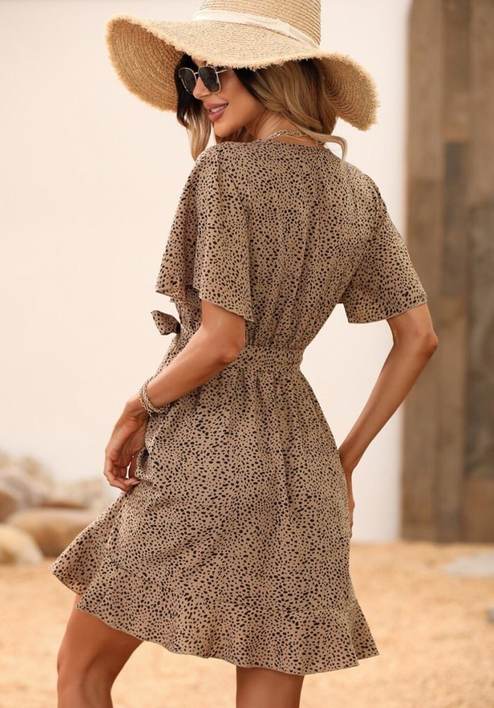 Kadın Kısa Kelebek Kollu Kruvaze Yakalı Belden Kuşaklı Kısa Desenli Süprem Elbise  - 4